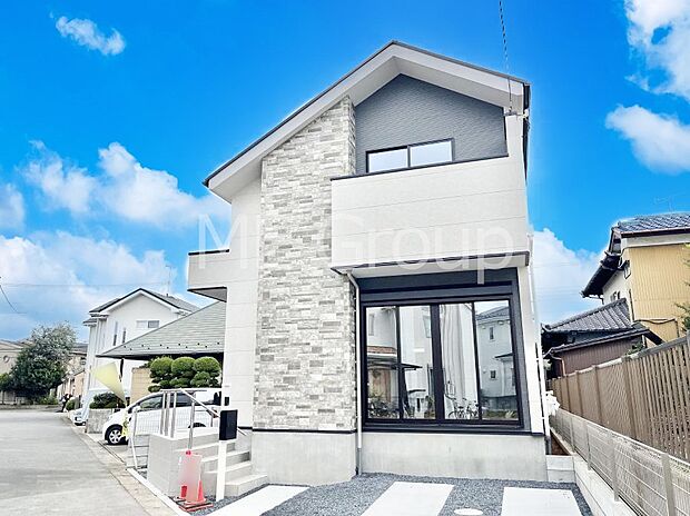 〜Exterior〜 一戸建ての大きなメリットは、自分達の「土地」を「自由に」使える事です。ガーデニングやDIY,車やバイクの趣味など様々な用途で利用できます。