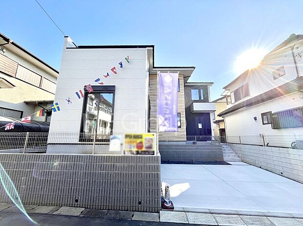 前面道路はきちんと整備されています  