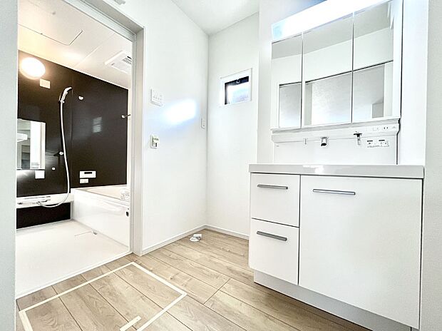 清潔感のある快適空間です。毎日の身支度も気持ち良くお使い頂けます。 