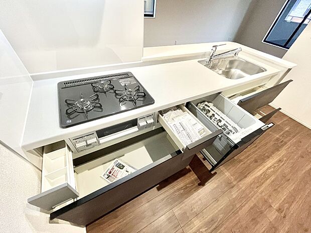 使いやすさを優先したスライド式収納タイプ!