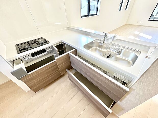 使いやすさを優先したスライド式収納タイプ！