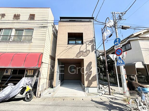 〜Exterior〜　閑静な住宅地で子育て家族にピッタリ。毎日のお散歩も快適な緑に恵まれたエリアで、自然に包まれた穏やかな暮らしを実現するための、ゆとりある住環境が整っています。