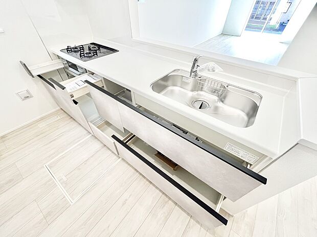 使いやすさを優先したスライド式収納タイプ！