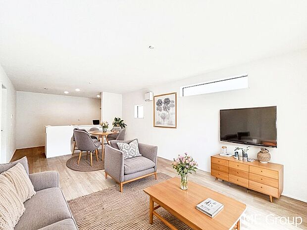 ◆1号棟◆〜Living〜 家族の食事や団らんのほか、子どもを遊ばせたり、友人を招いたりするLDKは住まいの中心。長時間過ごす場所だから、その空間は住まい全体の居心地を左右します。※家具はCGです。