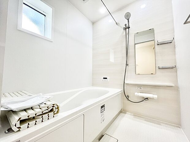 ◆1号棟◆〜Bath Room〜 広々とした雰囲気の良いバスルーム。 お子様と一緒にお風呂に入る楽しみ、思い出の一ページが刻まれる大切な瞬間。 日々の疲れをリフレッシュできそうです。