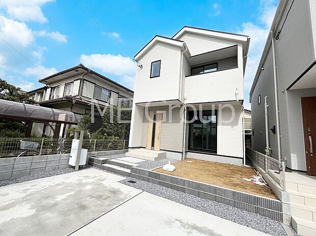 ◆1号棟◆〜Exterior〜　閑静な住宅地で子育て家族にピッタリ。毎日のお散歩も快適な緑に恵まれたエリアで、自然に包まれた穏やかな暮らしを実現するための、ゆとりある住環境が整っています。