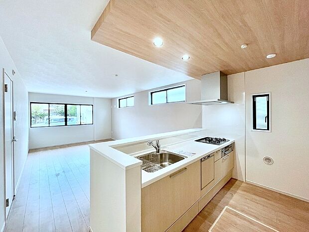 料理をしながらご家族との会話を楽しめる対面カウンターキッチン