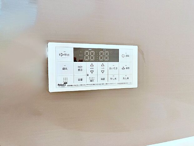 スイッチ1つで一定量の湯を浴槽に張ったり、保温や追い焚きが可能!