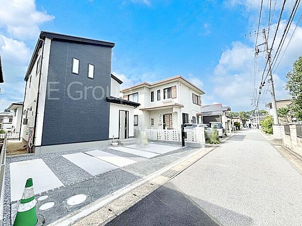 〜Exterior〜　前面道路：北東 4m 公道　前面道路は閑静な住宅地をはしる車通りの少ない道路。駐車の出し入れもらくらくです！ご不明点・現地見学のご希望は、お気軽にお問い合わせください！