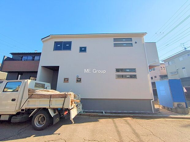 ◆2号棟◆〜Exterior〜  ここから始まる「日常」は家族にとって大切で貴重な時間。少しでも豊かに快適に。  『快適』とは「家」と「街」と「環境」が調和した時に訪れるんだと改めて感じさせてくれます。