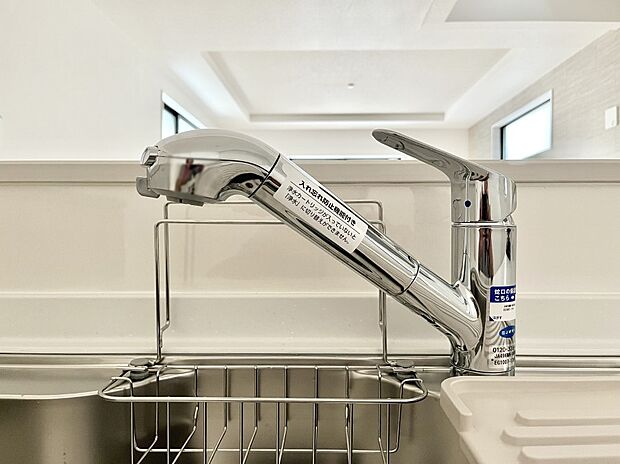 いつでも清潔なおいしいお水を。一つの水栓で水道水と浄水を使い分け。