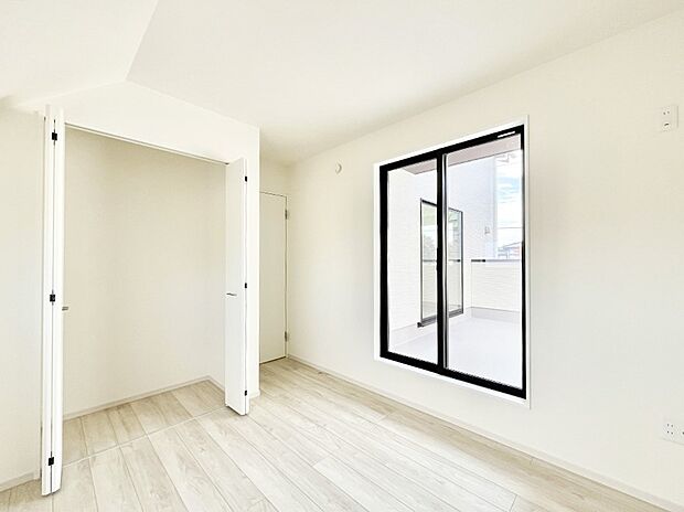 〜Bed Room〜　部屋数が多いのが戸建てのメリットです。ご家族が増えたことで手狭に感じていた住まいも戸建てでは各居室プライバシーを保つことができます。住まいにゆとりが生まれ心もリラックスできます♪