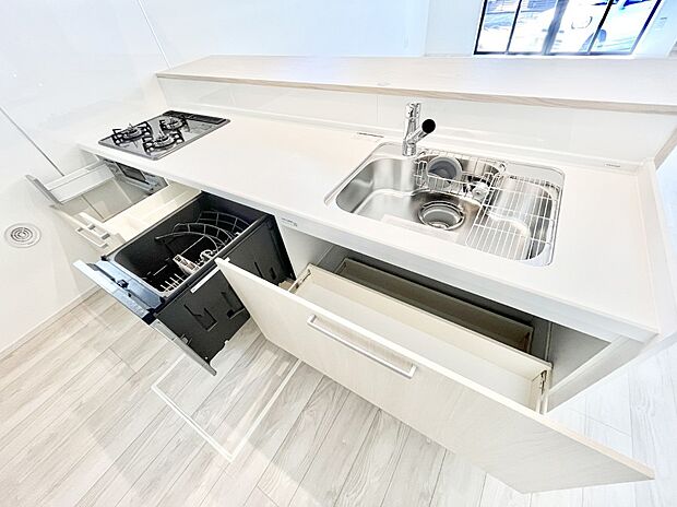 使いやすさを優先したスライド式収納タイプ！