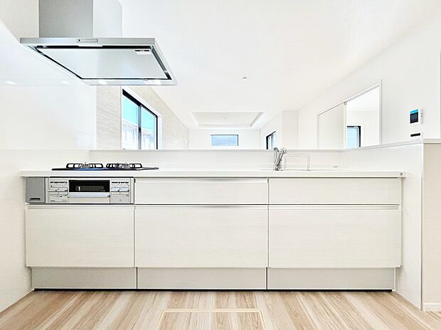 ~Kitchen~ 広くて使いやすいキッチンなら家族でいっしょに料理をつくったり、後片付けも手間なくできちゃいます♪収納もたっぷりあるので、いつもすっきりと清潔な印象を保てます。