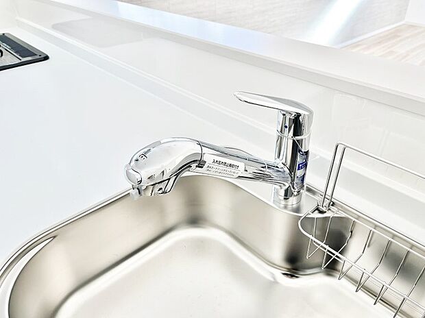 いつでも清潔なおいしいお水を。一つの水栓で水道水と浄水を使い分け。