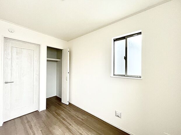 子供部屋にもおすすめな収納スペースたっぷりの居室