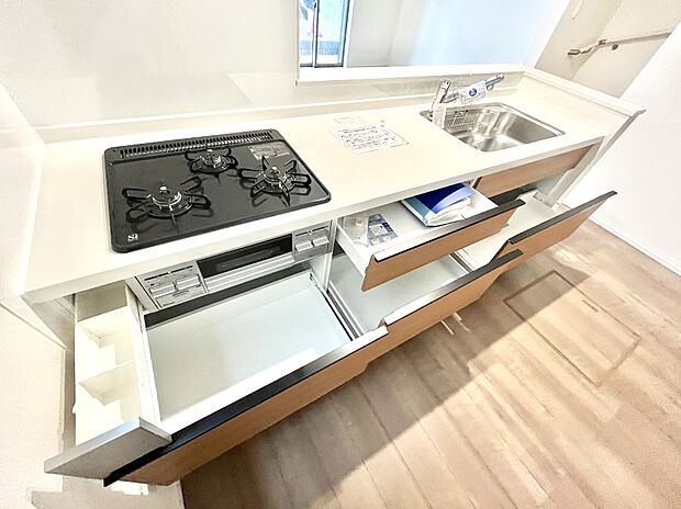 使いやすさを優先したスライド式収納タイプ！