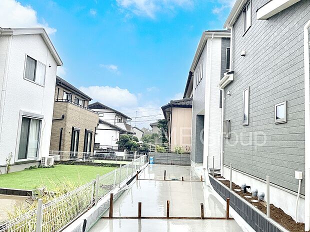 前面道路はきちんと整備されています  