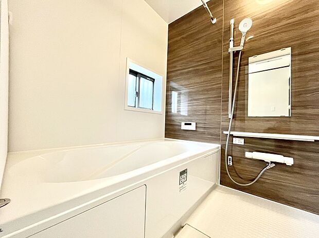 ◆A号棟◆〜Bath Room〜　足を伸ばして入浴することが可能！一日の疲れを癒す貴重なバスタイムです。お子様とご一緒でも十分な広さなので、リビングとは違った家族団欒のひと時をお楽しみいただけます。
