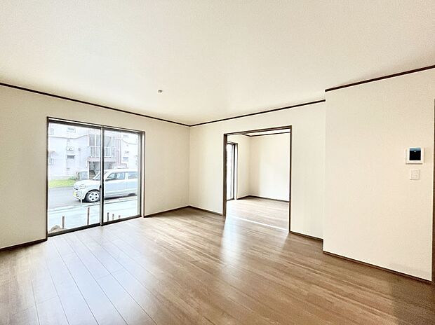 ◆A号棟◆〜Living〜　豊かな陽光がこの場所を照らしだす。光溢れるこの空間はみんなの笑顔が集う場所、時を忘れ、つきることのないたわいもない会話を楽しむ時間、たくさんの思いが綴られる場所。