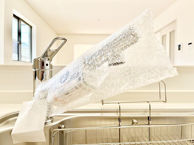 ◆A号棟◆毎日飲むお水だから浄水したお水をどうぞ!カートリッジを変えるだけの簡単設置で浄水されたお水が飲めるようになります。