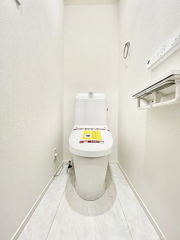 〜Toilet〜 綺麗・スッキリ・快適なウォシュレット付トイレでくつろげる空間です。トイレは毎日使わざるを得ないもの。いつも清潔を保ちたいですね。トイレが2ヶ所あるので朝の混雑時に便利です!