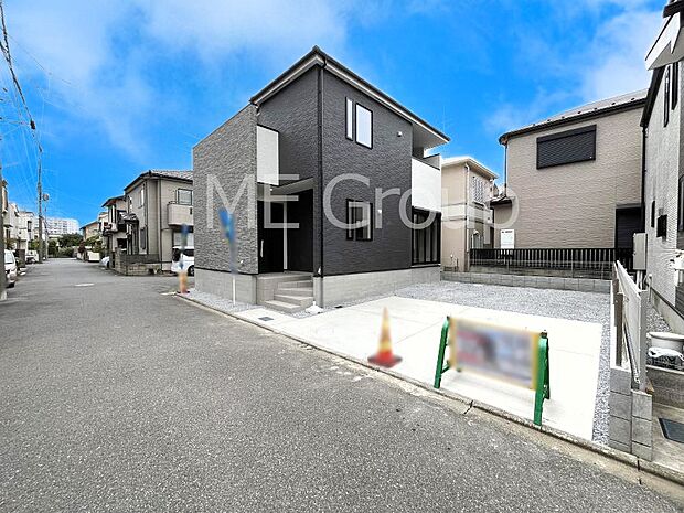 前面道路：角地 ： 西 5m 公道、北 4.5m 公道  角地により陽当り・風通し良好です。  駐車の出し入れもらくらくです！ご不明点・現地見学のご希望は、お気軽にお問い合わせください！