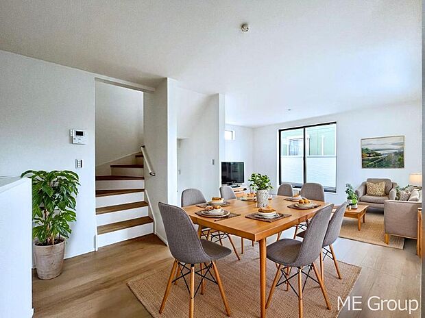 ◆3号棟◆〜Living〜　家族の食事や団らんのほか、子どもを遊ばせたり、友人を招いたりするLDKは住まいの中心。長時間過ごす場所だから、その空間は住まい全体の居心地を左右します。  ※家具はCGです