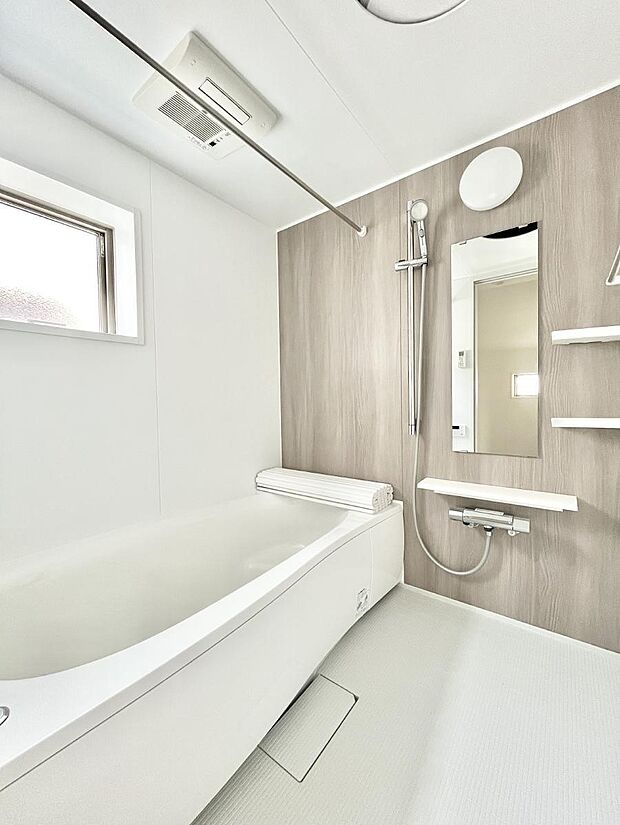 ◆3号棟◆〜Bath Room〜  広々とした雰囲気の良いバスルーム。  お子様と一緒にお風呂に入る楽しみ、思い出の一ページが刻まれる大切な瞬間。  日々の疲れをリフレッシュできそうです。