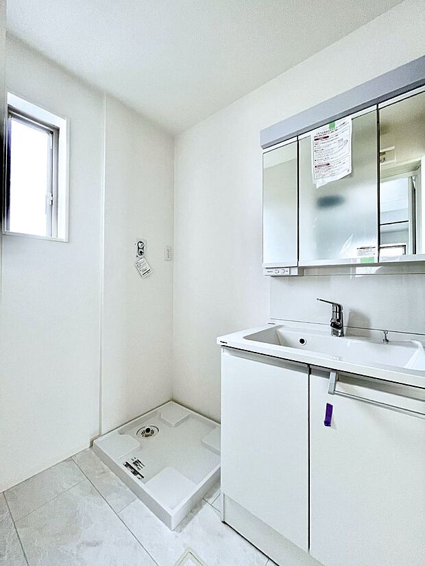 清潔感のある快適空間です。毎日の身支度も気持ち良くお使い頂けます。 