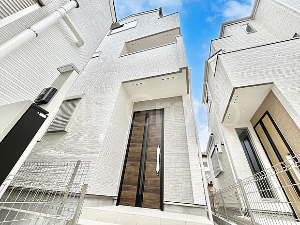 洗練された外観、上質な住空間が広がる室内は永く安心して過ごせる住居です。 