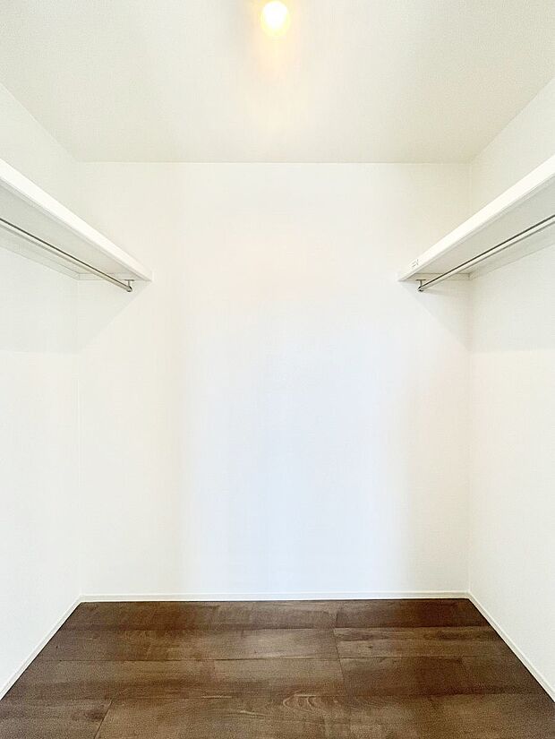 ウォークインクローゼットの活用で生活空間スッキリ