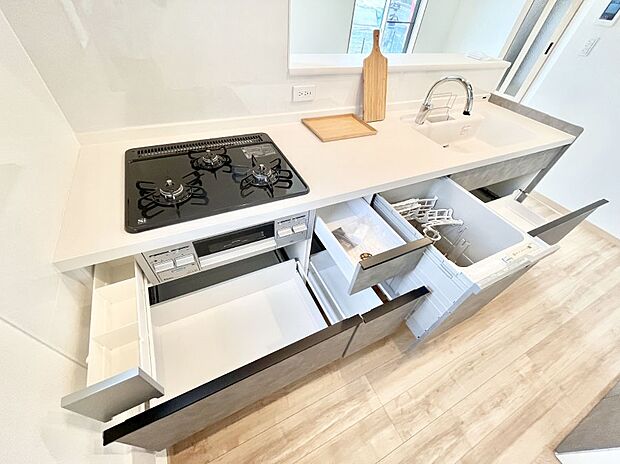 使いやすさを優先したスライド式収納タイプ！