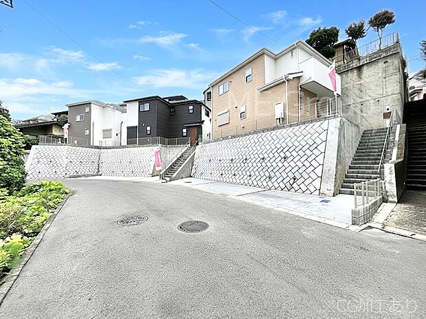 前面道路はきちんと整備されています