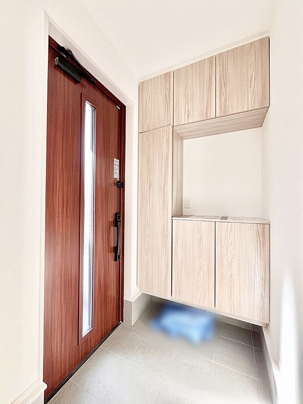 ◆3号棟◆~Entrance~ 家の中でお客様を迎える最初の場所である玄関は、家の印象そのものです!豊富な玄関収納で、常に綺麗に保つことが出来ます♪玄関にはたっぷり収納の下駄箱を完備!