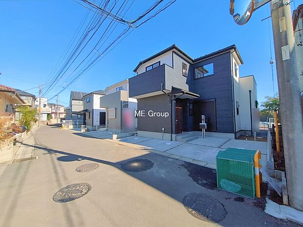 〜Exterior〜　前面道路：西 5m 公道　前面道路は閑静な住宅地をはしる車通りの少ない道路。駐車の出し入れもらくらくです！ご不明点・現地見学のご希望は、お気軽にお問い合わせください！