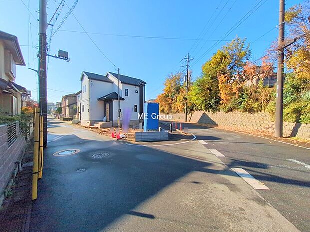 〜Exterior〜 前面道路:西 9.18m 公道、東 4.5m 公道 住宅地になっているので車量も少なく、静かな立地です。子育て環境も良好です♪♪周辺環境もあわせてご案内させて頂きます。