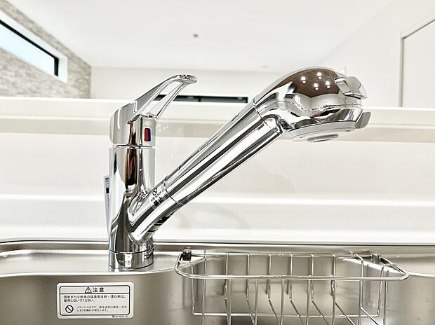 いつでも清潔なおいしいお水を。一つの水栓で水道水と浄水を使い分け。