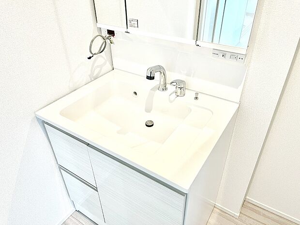ハンドシャワー付き!使いやすい洗面台。