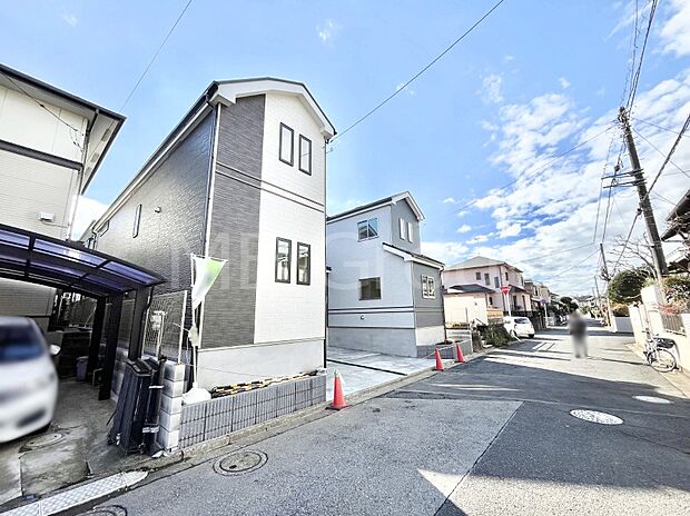 ~Exterior~ 前面道路:北西 6m 公道 前面道路は閑静な住宅地をはしる車通りの少ない道路。駐車の出し入れもらくらくです!ご不明点・現地見学のご希望は、お気軽にお問い合わせください!