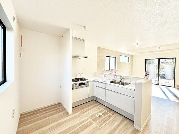 料理をしながらご家族との会話を楽しめる対面カウンターキッチン