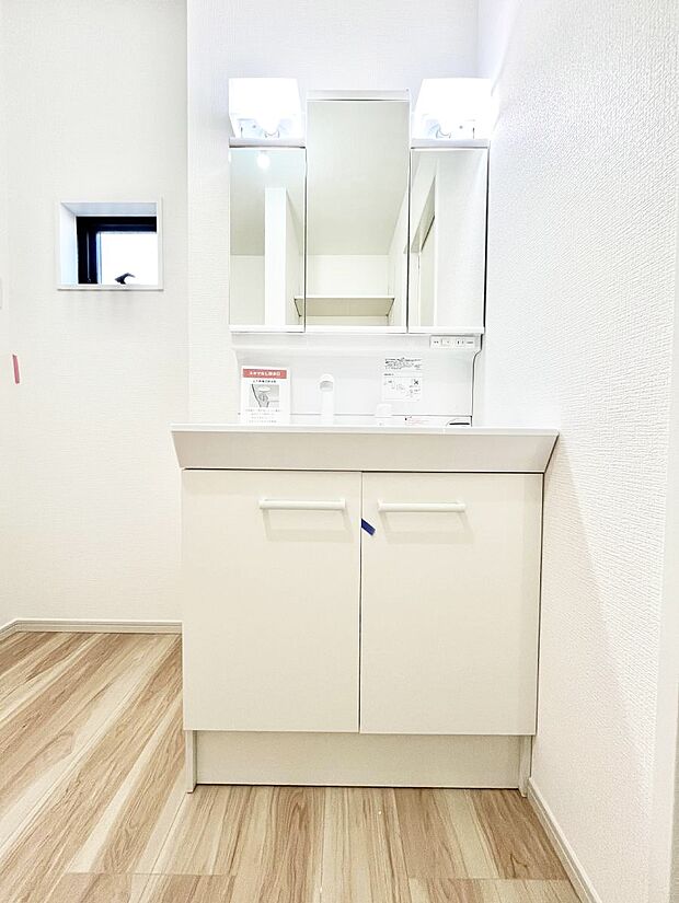 収納力と機能性に優れた洗面化粧台