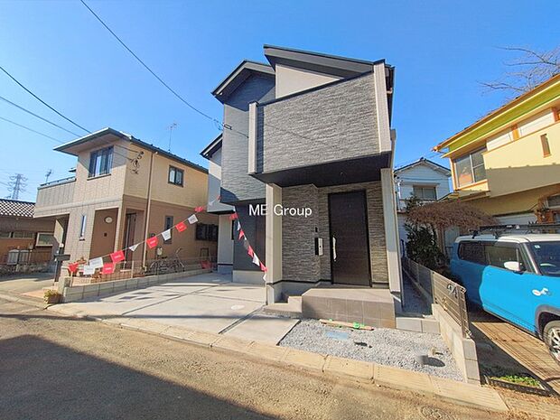 〜Exterior〜　低層の一戸建てを中心とした街並みが整然と続き、周辺は高い建物が建っていないので、緑の多い閑静な趣を感じる環境です。街並みや周辺環境も大変重要なポイントになります。