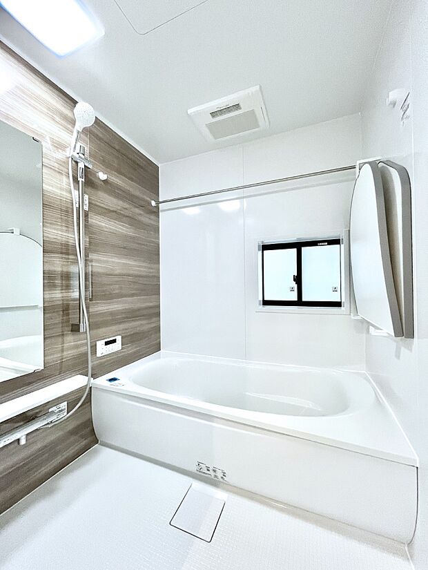 落ち着いた雰囲気でゆっくりお寛ぎいただけるバスルーム