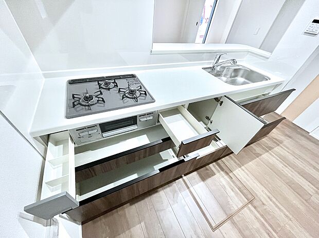 使いやすさを優先したスライド式収納タイプ!