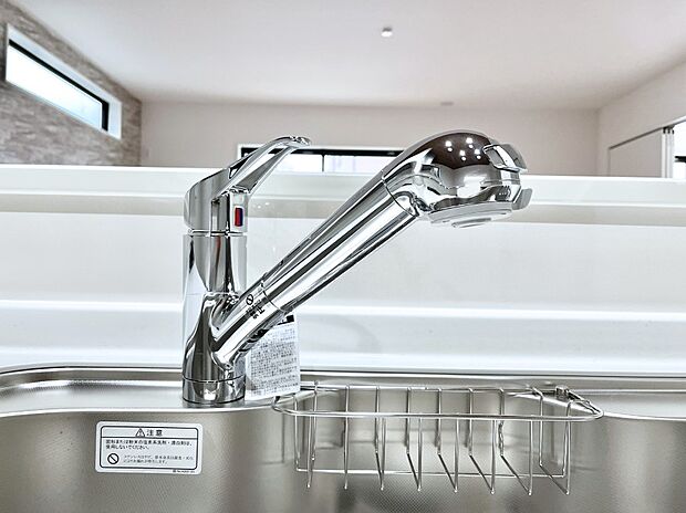 いつでも清潔なおいしいお水を。一つの水栓で水道水と浄水を使い分け。