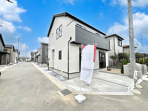 角地なので日当たりも良く、お家が堂々として見えます。