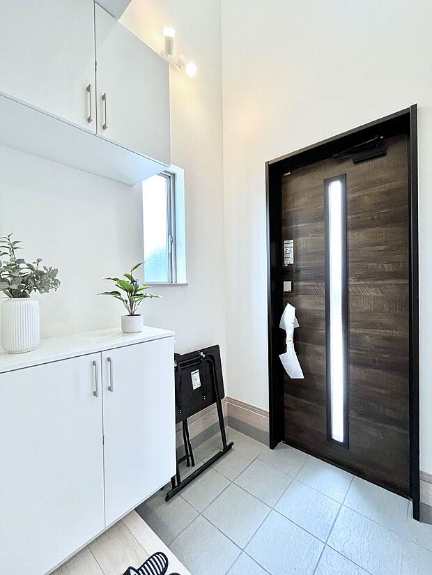 飾り棚を利用して、お越しいただくお客様をおもてなしできます。