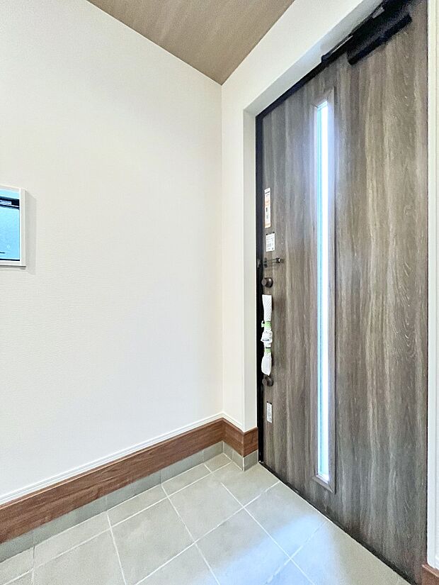 明るい玄関はお客様をお出迎えするのにぴったりです!