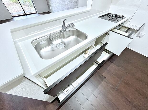 使いやすさを優先したスライド式収納タイプ!